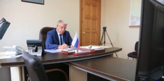Губернатор Александр Усс провел селекторное совещание с главами муниципальных образований.