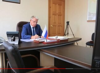 Губернатор Александр Усс провел селекторное совещание с главами муниципальных образований.