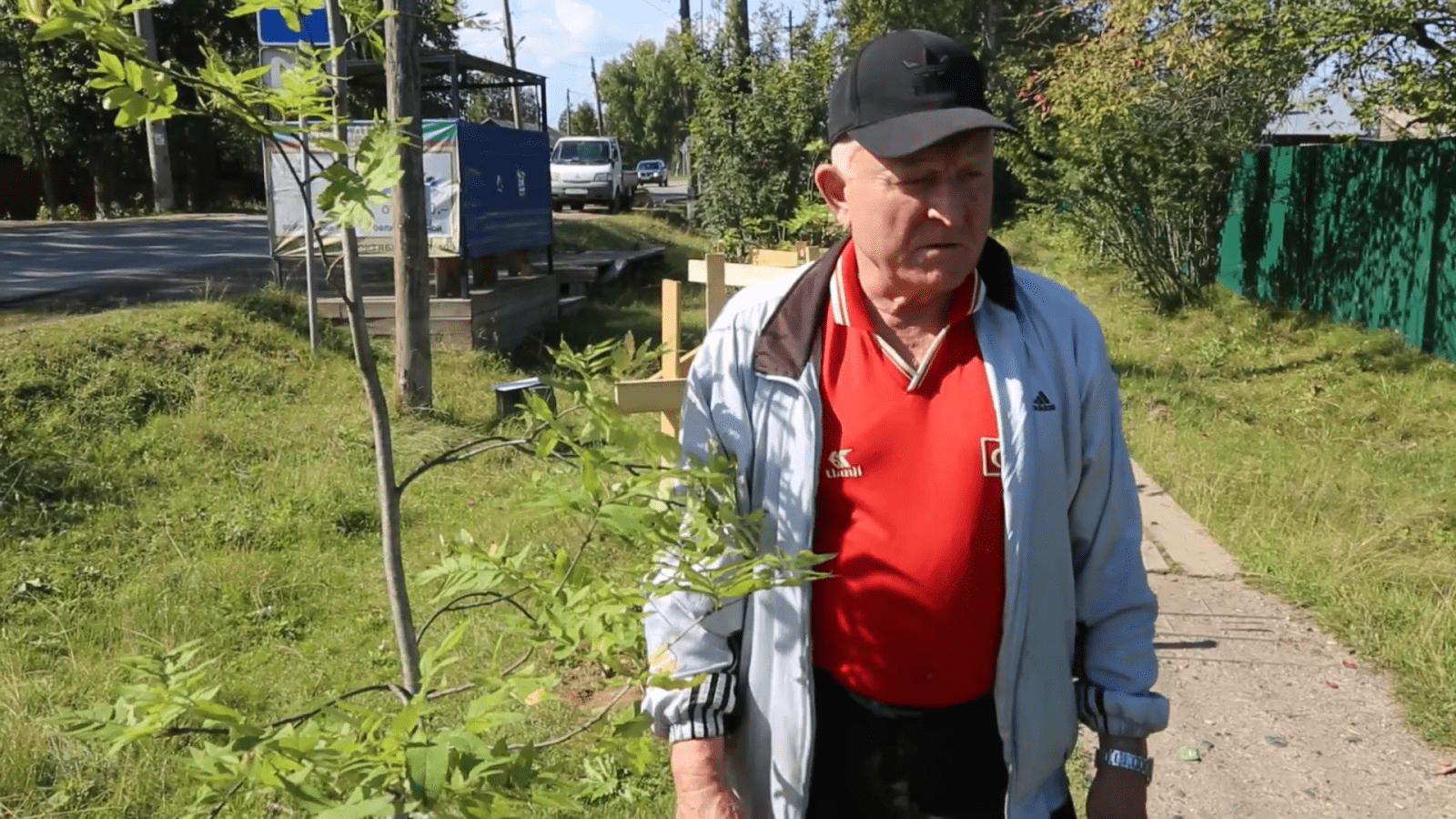 Продолжается облагораживание Рябиновой аллеи в Богучанах