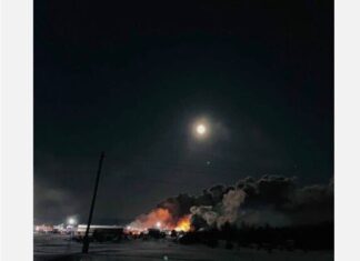 Продолжается ликвидация очага горения отходов лесопиления в Таёжном.