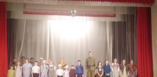 В канун Дня Защитника Отечества на сцене Районного дома Культуры театр «Веселая семейка» представил новый спектакль под названием «Я ещё не хочу умирать».