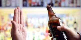 В регионе запретили продавать спиртное в залах меньше 35 квадратных метров. Депутаты считают , что так должны исчезнуть пивные магазины со столиками, работающие ночами.