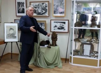 Глава Владимир Саар представил делегациям Мотыгинского и Кежемского районов Галерею Победы.