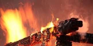 Гибель пятерых детей. Уголовное дело по ч. 3 ст. 109 УК РФ «Причинение смерти по неосторожности двум и более лицам» завел Следственный комитет после гибели в пожаре в Свердловской области пятерых детей.