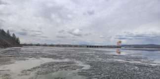 Масляные пятна обнаружены в водохранилище Богучанской ГЭС.