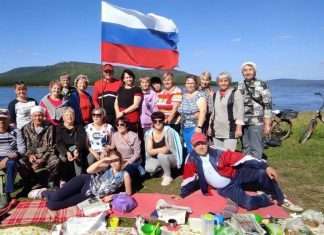 День государственного флага России, жители Пинчуги отметили велопробегом, до устья реки Карабула!