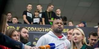 В Красноярск через пару дней прилетит легенда мирового бокса, актер и певец Рой Джонс-младший!