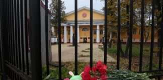 Город в слезах. В Перми прощаются с жертвами стрелка.