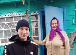 Волонтёры из п. Октябрьский порадовали пожилых людей в День пожилого человека.
