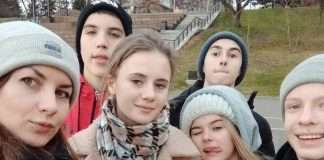 На одной волне с коллективом Анны Смирновой.