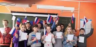 Школьники отдаленного сибирского поселка Красногорьевский поддержали военнослужащих.