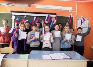 Школьники отдаленного сибирского поселка Красногорьевский поддержали военнослужащих.
