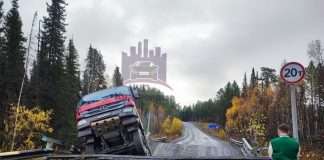 В районе посёлка Мотыгино под весом грузовика обрушился мост.