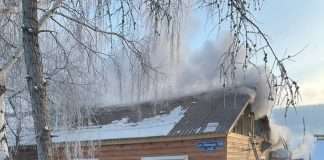 В Богучанах пожар уничтожил крышу дома на площади 120 квадратов.