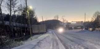 Жительница Богучан указала на недостаточную расчистку от снега территории вблизи второй школы.