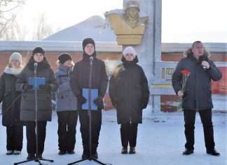Ровно 80 лет назад. В Богучанах состоялся митинг и возложение цветов в память о жертвах Сталинградской битвы.