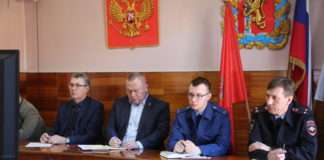 Губернатор Александр Усс провел разговор с главами поселений о подготовке к пожароопасному сезону.