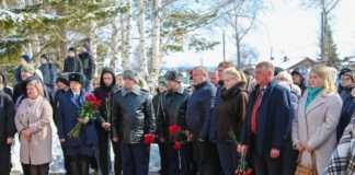 За плечами две территории военных действий. Награды: медаль «Жукова» за участие в военной операции в Сирии и Орден Мужества посмертно. На территории Октябрьской школы торжественно открыта мемориальная плита в честь гвардии сержанта Семена Ивановича Сенченко. Подробнее смотрите в видеорепортаже. Скоро.