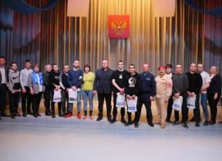 Вручение повесток на большой сцене. 39 призывников из Богучанского района пополнят ряды Российской армии этой весной.