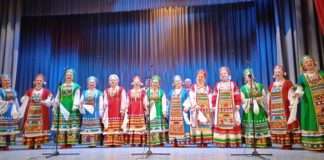 Отчётный концерт народного хора «Русская песня» состоялся сегодня, на сцене Дома культуры «Янтарь».