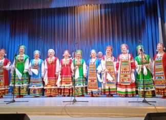 Отчётный концерт народного хора «Русская песня» состоялся сегодня, на сцене Дома культуры «Янтарь».