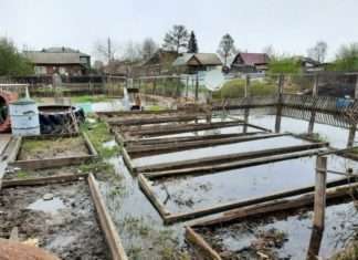 В Богучанах подземные воды продолжают подтапливать жилые кварталы.