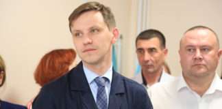 Депутат ЗС Илья Зайцев, председатель комитета по охране здоровья и социальной политике опривлечении медицинских специалистов в Северные территории, в том числе в Богучанский район