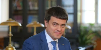 Планы на новый учебный год обсудил И.о. главы региона Михаил Котюков с педагогами края.
