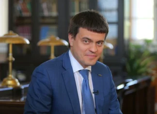 Планы на новый учебный год обсудил И.о. главы региона Михаил Котюков с педагогами края.