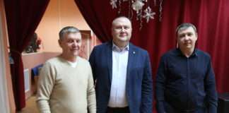 Сходы граждан продолжаются. Глава Богучанского района Алексей Медведев вместе с представителями ведомств и управляющих организаций, депутатами встретились с жителями Такучета и поселка Осиновый Мыс.