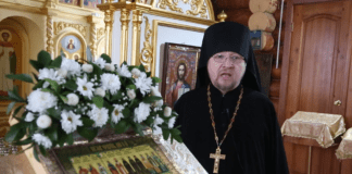 -Идите на голосование и выполните свой гражданский долг, установленный Господом Богом, выбирайте президента, всем Вам помощи Божьей,- Отец Дмитрий Богучанского Храма Петра и Павла.
