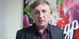 Директор Октябрьской школы, депутат районного Совета депутатов Олег Белов и его заместитель Юлия Жаркевич уверенно идут на Выборы президента России!
