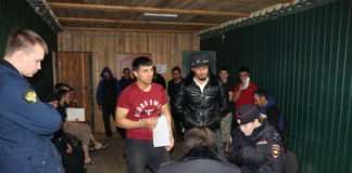Полицейские совместно с прокуратурой района и при силовой поддержке сотрудников ГУФСИН проверили соблюдение миграционного законодательства иностранными гражданами и их принимающими сторонами.