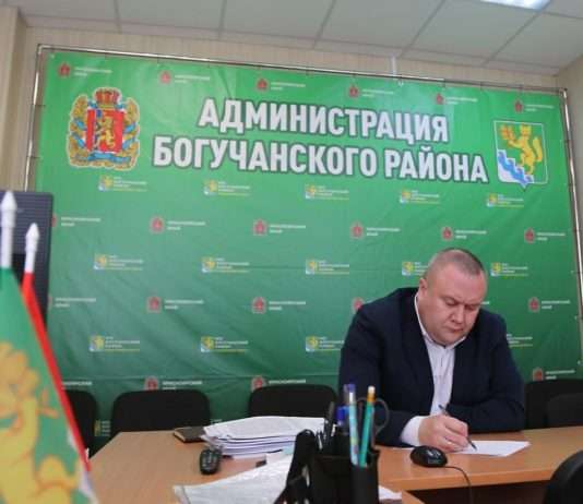 О дорогах. Глава региона Михаил Котюков собрал «дорожную сборную края» из глав городов и районов, краевые, федеральные ведомства по дорожной теме.