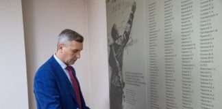 В краевом парламенте возложили цветы в память о депутатах-фронтовиках.