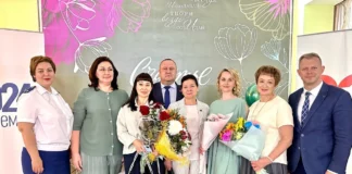 Руководители района поздравили медиков с профессиональным праздником.