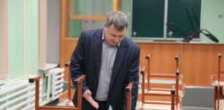 Ученики Осиновомысской общеобразовательной школы встретят новоселье.