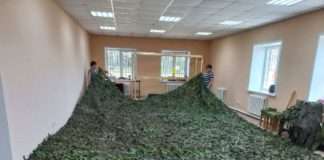В посёлке Октябрьский волонтёры #Мывместе сплели первую сеть для бойцов СВО.