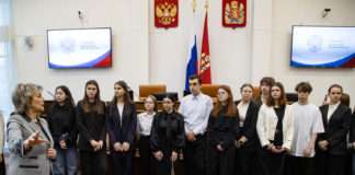 Экскурсия студентов СФУ по краевому парламенту