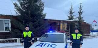 Госавтоинспекторы из Богучанского района спасли жильцов дома в Богучанах и ликвидировали пожар.