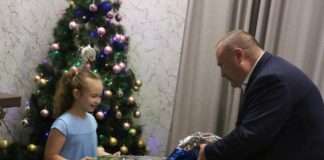 Глава Богучанского района продолжает радовать ребятишек новогодними сюрпризами!