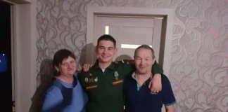 ПОМОЖЕМ Максиму встать на ноги.