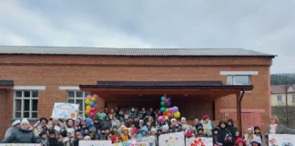 В п. Осиновый Мыс встретили чемпионов высоких соревнований!