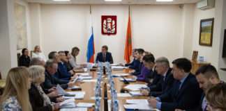В Красноярском крае расширят льготы для участников СВО на получение земельных участков и закупку древесины.