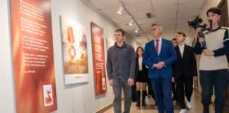 Космонавт Кирилл Песков посетил Законодательное Собрание Красноярского края.