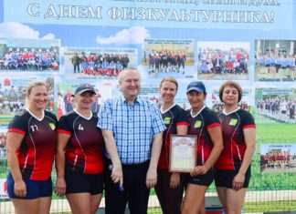 В честь Дня физкультурника сегодня на стадионе «Ангара» торжественно наградили спортсменов, которые внесли большой вклад в развитие спорта на территории.