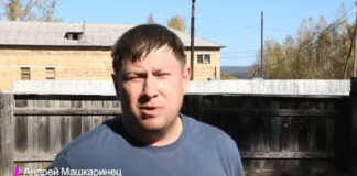 В мкр-не «Геофизики» на футбольном поле встретились два поколения игроков.
